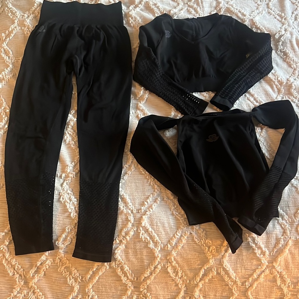 2 mesh athletic tops & leggings
